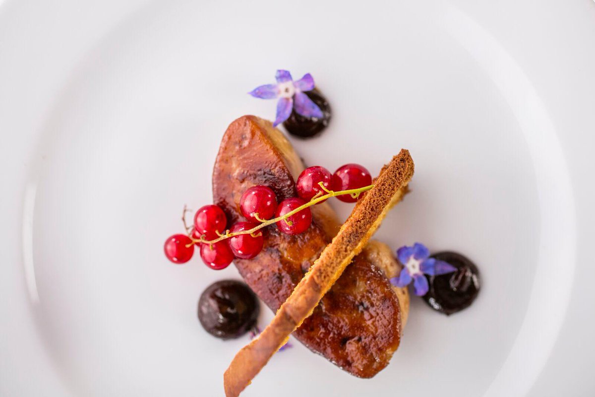Beautiful details that pair with beautiful flavours! 🌺

Bookings&gt;&gt; bit.ly/TrocaderoResta…