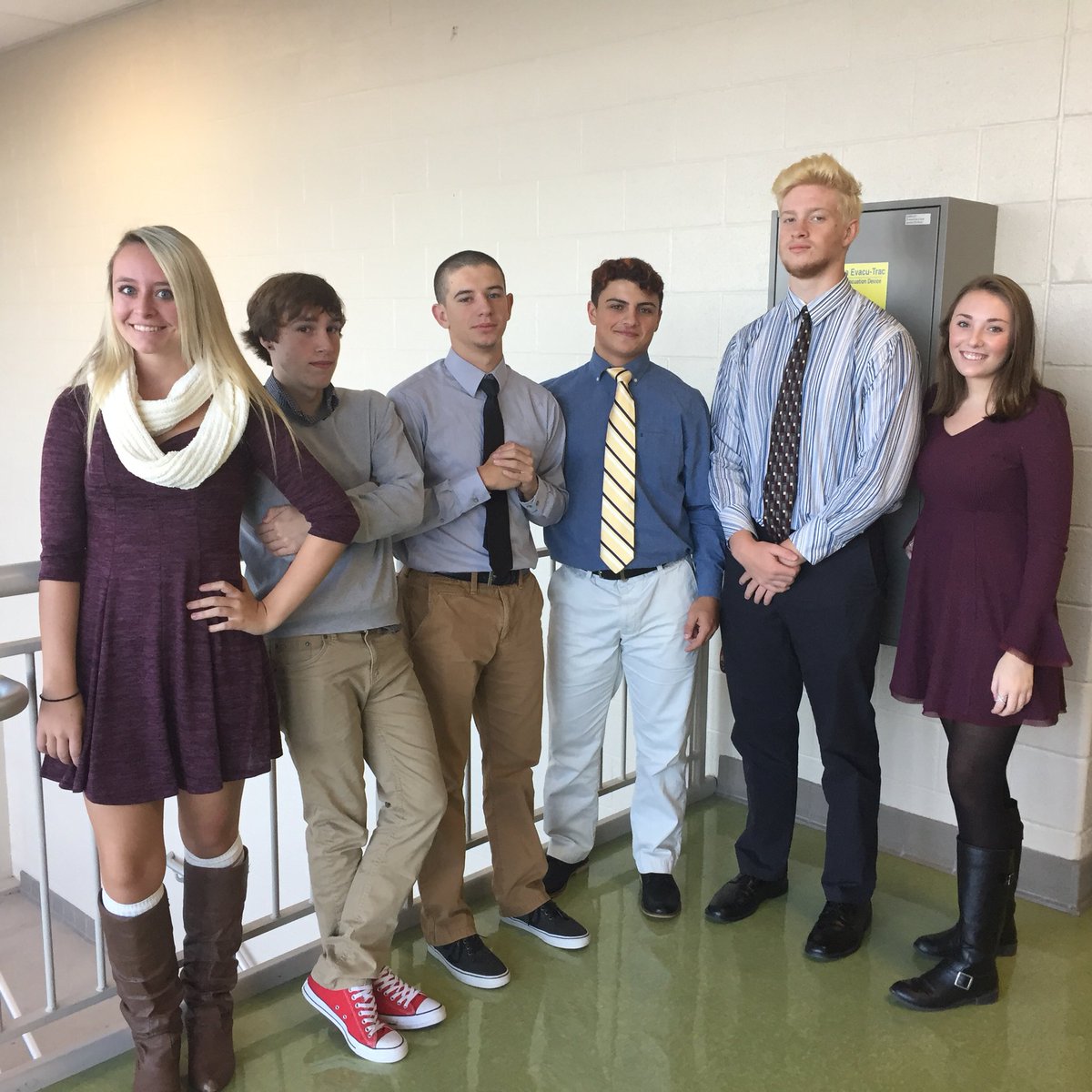 LittleLancers's tweet photo. LHS JUNIOR INTERVIEW DAY! So professional👍😁 #rolltribe #thelance #lhsjournalism https://t.co/jwdj1j5XRL