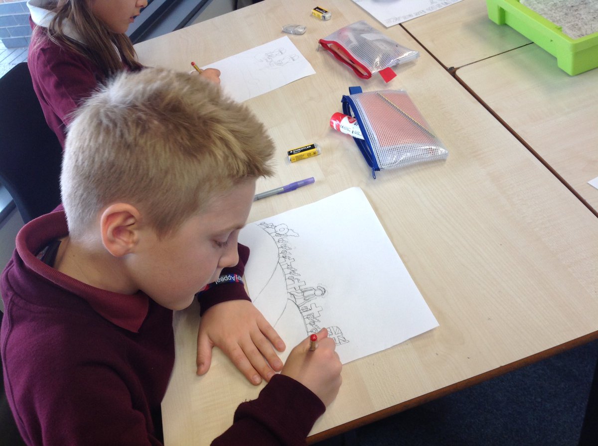 dartonclass7's tweet image. @DartonPrimary #DPS_art #DPS_history creating poster for the WW1 day.