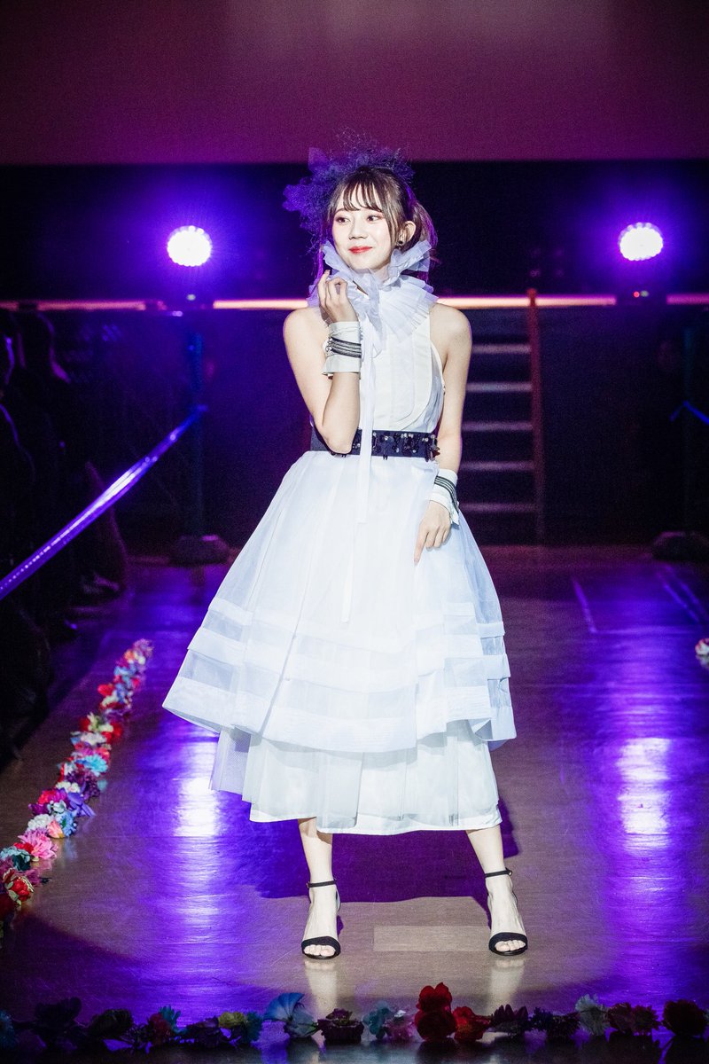 ট ইট র 王依君 ファションショーで着たの白いワンピースめっちゃ可愛くて大好きだ 学校のカメラマンは写真を撮り方が上手いね コードスリー Cordthree 衣装レンタル 撮影衣装 貸衣装 衣装 作品撮り 物撮り ファッション 撮影 日芸祭