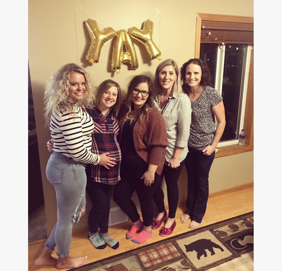 itsfeeefee's tweet photo. y’all call us clicky, we call each other work best friends ❤️ #teamchode https://t.co/EIp9QlldrU