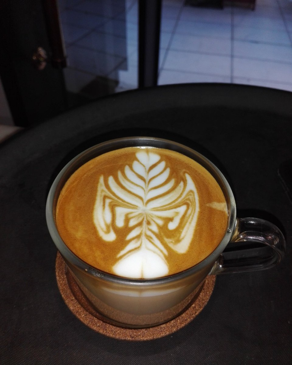 1991Adrian's tweet photo. #capuccino  #amor #Coffee #latteear https://t.co/2XsQLDr8s8