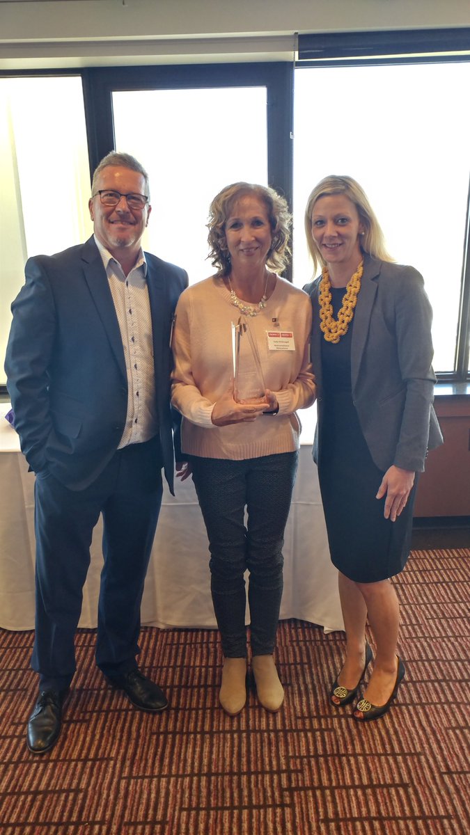 WHRelocations's tweet image. Welcomehome was honoured to receive the 2018 "Caring" Award from @CrownMobility! Caring is one of Crown's 5 core values. Thank you for the recognition! A special thank you to our hard working team of Relocation Specialists across Canada and our dedicated staff at Head Office!