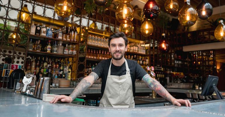 NRNonline's tweet photo. Outfitting the back bar for success https://t.co/HClrGhXBLx (Sponsored by @Hoshizaki_US) #fsVOICE https://t.co/DEq8RoezHy
