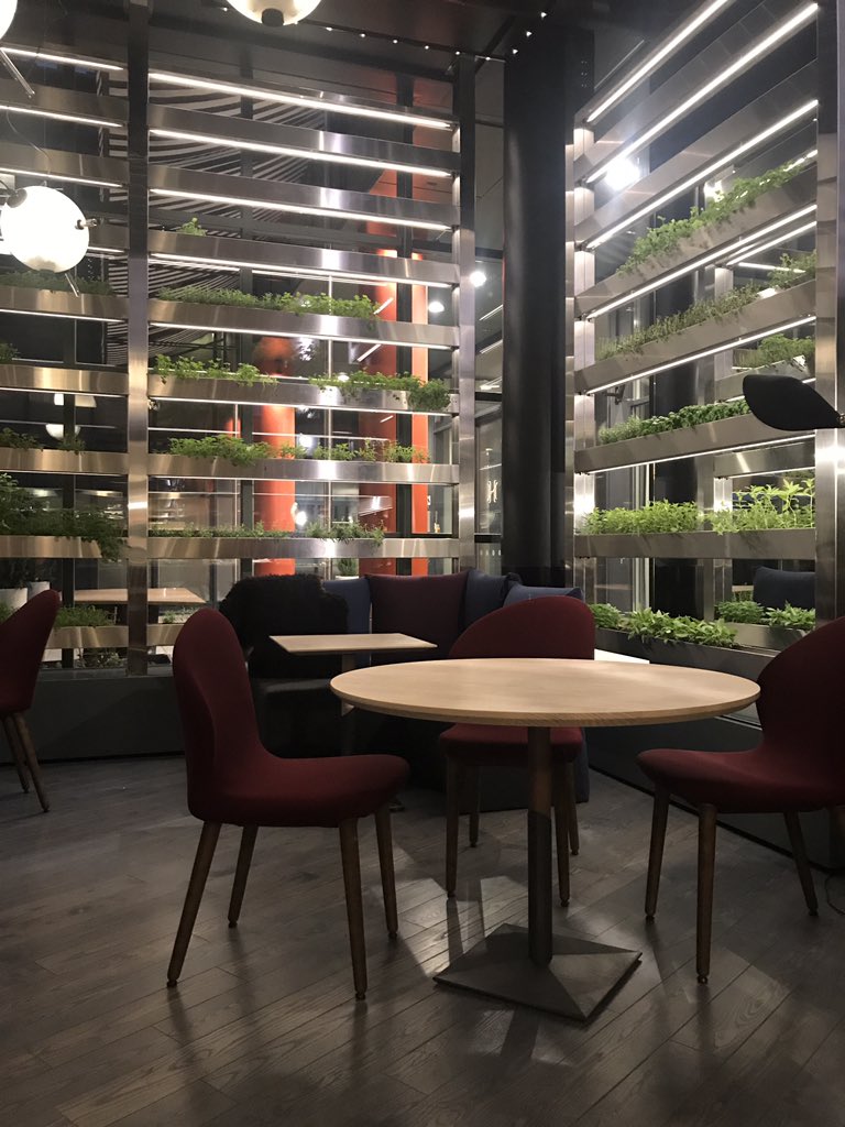 Hmm. Pientä pintamodausta meidän ala-saliin..