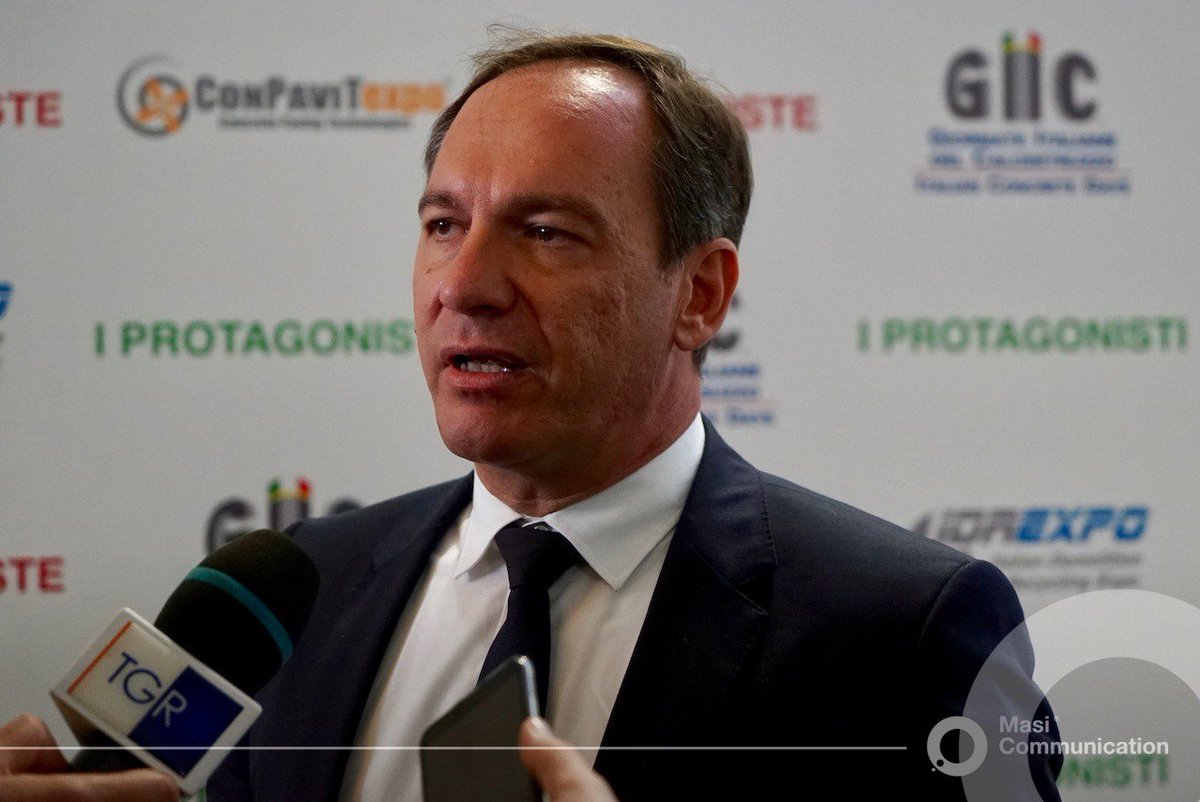 MasiWeb's tweet photo. Giuseppe Marchese, CEO and General Manager at CALCESTRUZZI S.p.A. - Heidelbergcement Group, presente alla conferenza organizzata da Federbeton, dal titolo “Calcestruzzo per #muovere, #produrre, #educare #proteggere”. #GIC2018 #calcestruzzo #Piacenza https://t.co/R4MCTJr2fF