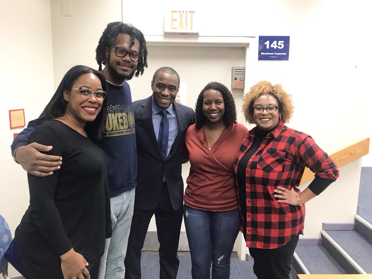 HU_SOE's tweet photo. Thank you, Dr. @marclamonthill for motivating our #HUSOE students to use their classrooms as a laboratory to teach confinement literature and be victorious in everything that they do. #WorldWithoutPrisons #39thCharlesThompsonLecture https://t.co/WshyfGDWtD