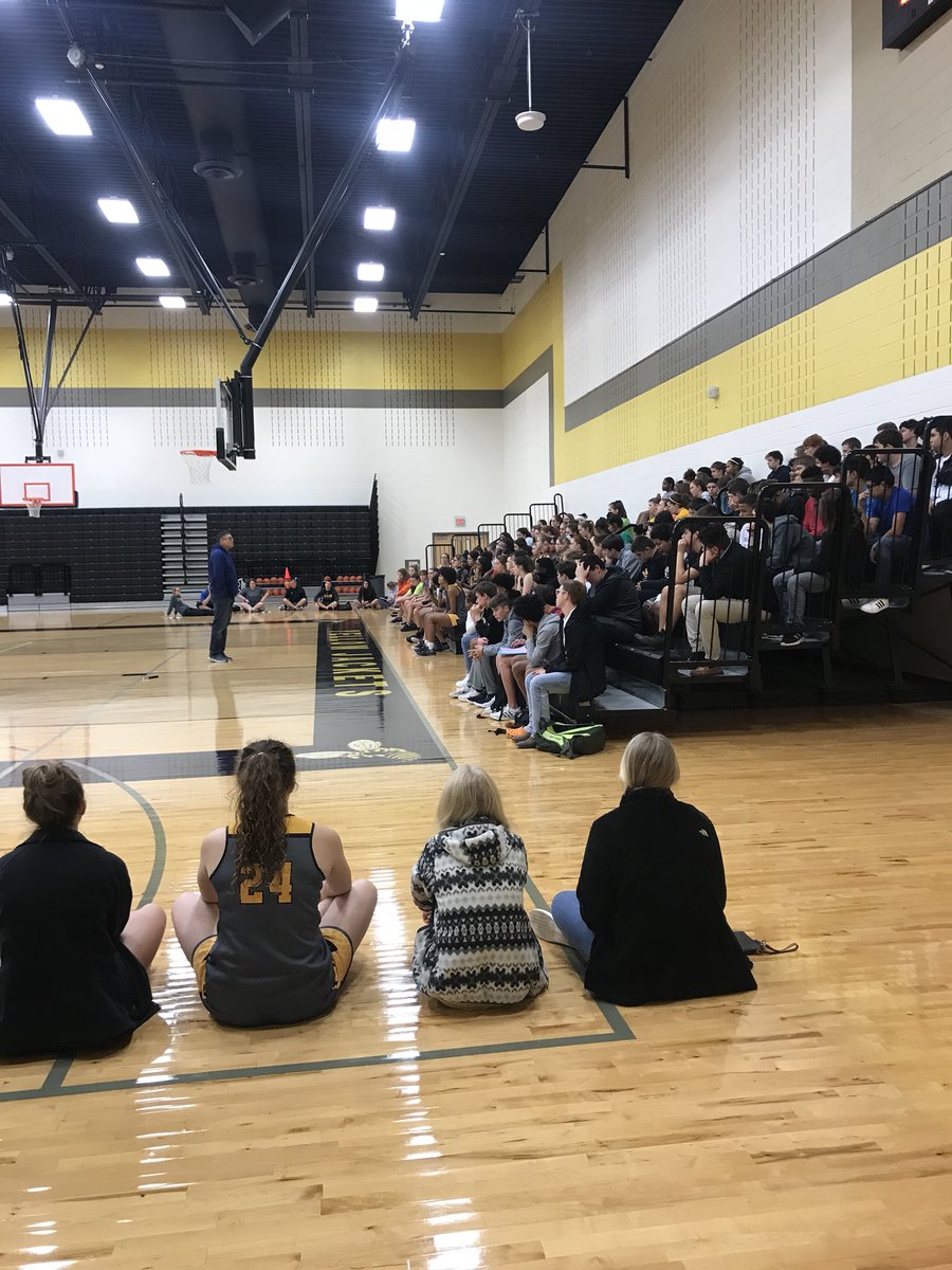 cmac2405's tweet photo. Always enjoy being at FCA. Even more thankful for being back with @DenisonFca regularly. Great morning today and a great way to start our day. Forgiveness is a powerful resource. Learn to let it go. #igtbayj #home https://t.co/mankbmIMUY