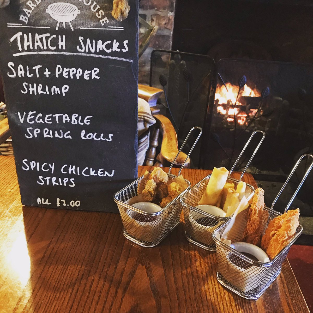thatchnantwich's tweet image. Don’t fancy a full meal but want a little nibble alongside your drink? Then why not try our brand new Thatch Snacks! #thethatch #barsnacks #dogfriendlypub #cheshirefood #cheshirepub #socheshire #countrypub