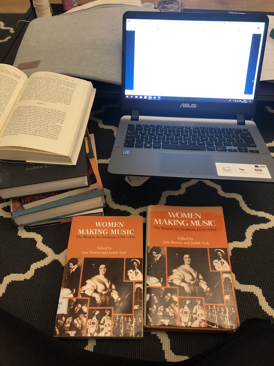 BethLuxton21's tweet image. Why have I just carried 6 huge books home from town to realise that I already own the one that I spent half the time looking for 🙃 #dissertationbrain #imgoingcrazy
