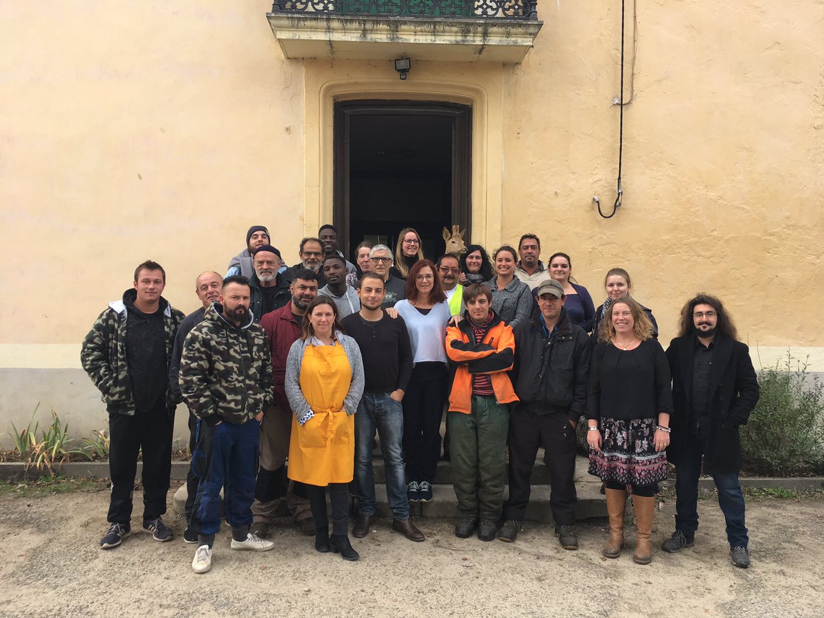 Marie-Georges PAGEL-BROUSSE (@mgesperluette) on Twitter photo Salarié.e.s, services civiques, stagiaires, ami.e.s, (cherchez l’intrus) dernière photo de famille Adichatsienne avant le départ en retraite. Je vous aime ! #éducationpopulaire #insertion #engagement #culture #patrimoine Salarié.e.s, services civiques, stagiaires, ami.e.s, (cherchez l’intrus) dernière photo de famille Adichatsienne avant le départ en retraite. Je vous aime ! #éducationpopulaire #insertion #engagement #culture #patrimoine