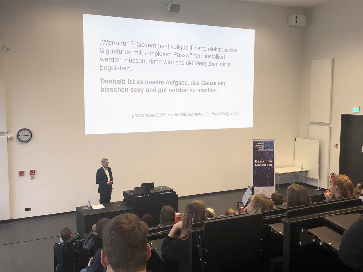 fuenfpunktnull's tweet photo. Robert Tscharn auf dem #wud2018 mit seinem Vortrag zum Thema „Usable Security“. Wie machen wir Sicherheitsmaßnahmen benutzbar und ein bisschen sexy? #usability #security https://t.co/ysp5W72esp