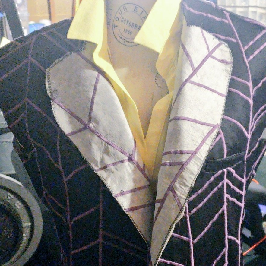 ArcadeAngels_'s tweet image. *six tries later, in my best Batman impression* Got it on the first try!!
#wip of the Prosciutto #suit I'm making for #daishocon next week. Can't wait!!

TailsMPH62
#cosplay #jjba #sewing #cosplayer #prosciutto #ventoaureo #jojos #jojo #jojosbizarreadventure #lasquadra