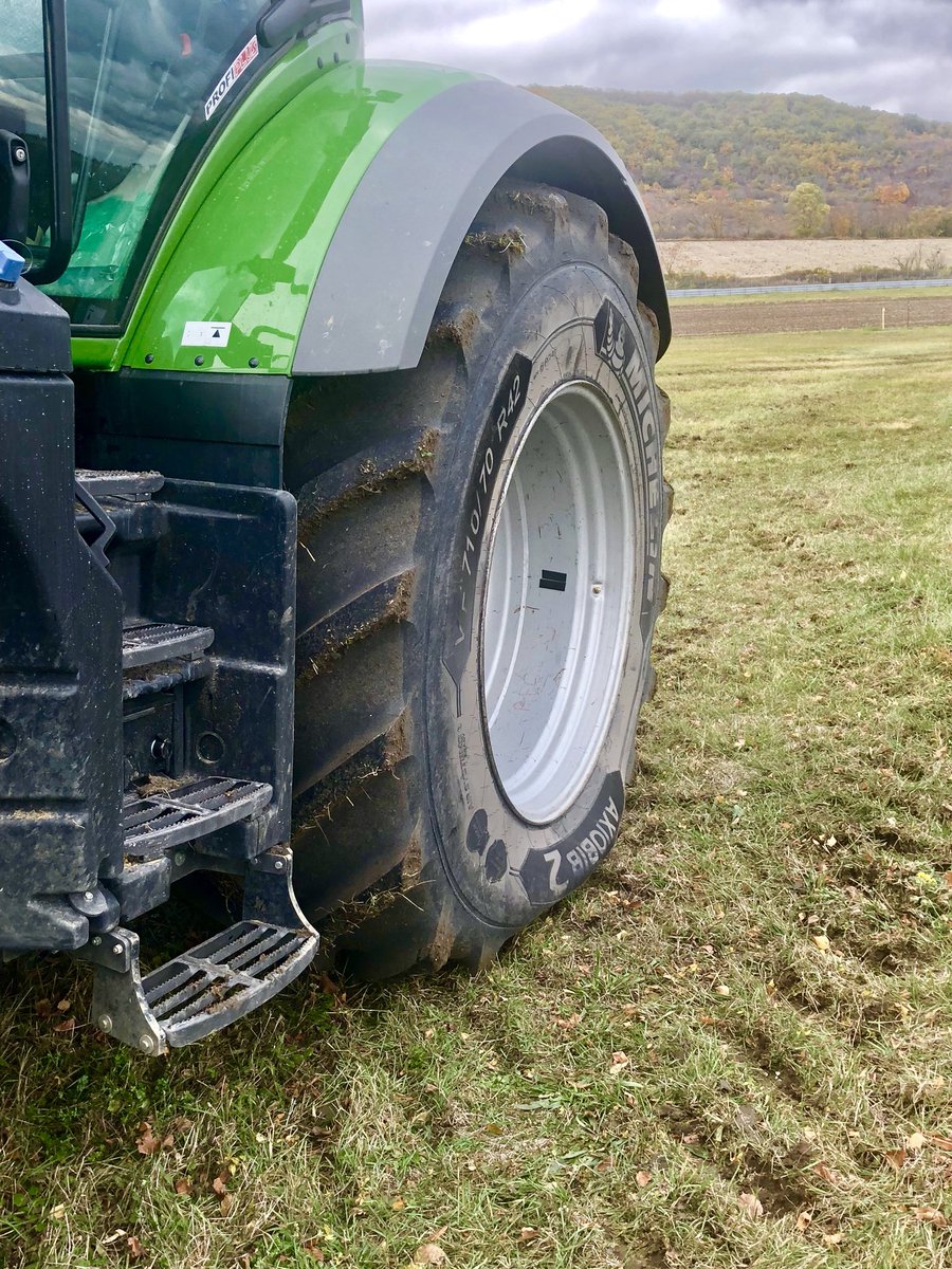 Les @MichelinAgriFR #axiobib2 à 0b6 pour moins de tassement et plus de productivité. 🚜
