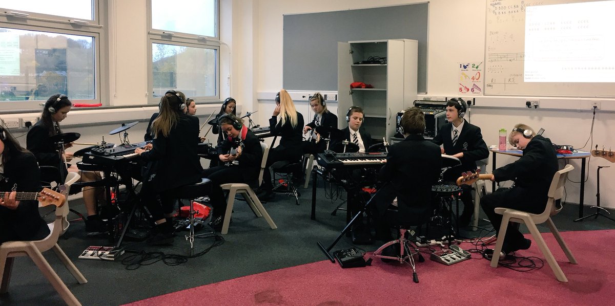 llanwern_music's tweet photo. The year 7s demonstrated excellent teamwork and resilience in the Jampod today @Llanwern_High #Ivegotafeeling #firsttimejamming https://t.co/NHfpaYOpZV