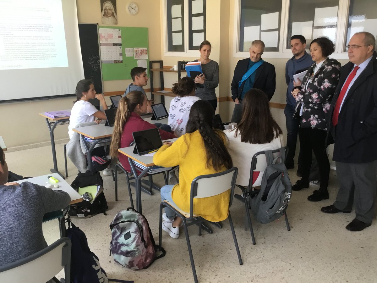 7jlcortes's tweet photo. Hoy @jonbergmann ha pasado por nuestro colegio Rosa Molas. Alumnos y profesores hemos compartido experiencias con él.
Un lujo poder contar tan de cerca con un experto de esta categoría
@flippedlearn
@fundacionbias
@mteducacion
#FlipConSpain18 https://t.co/CowP7LA76W