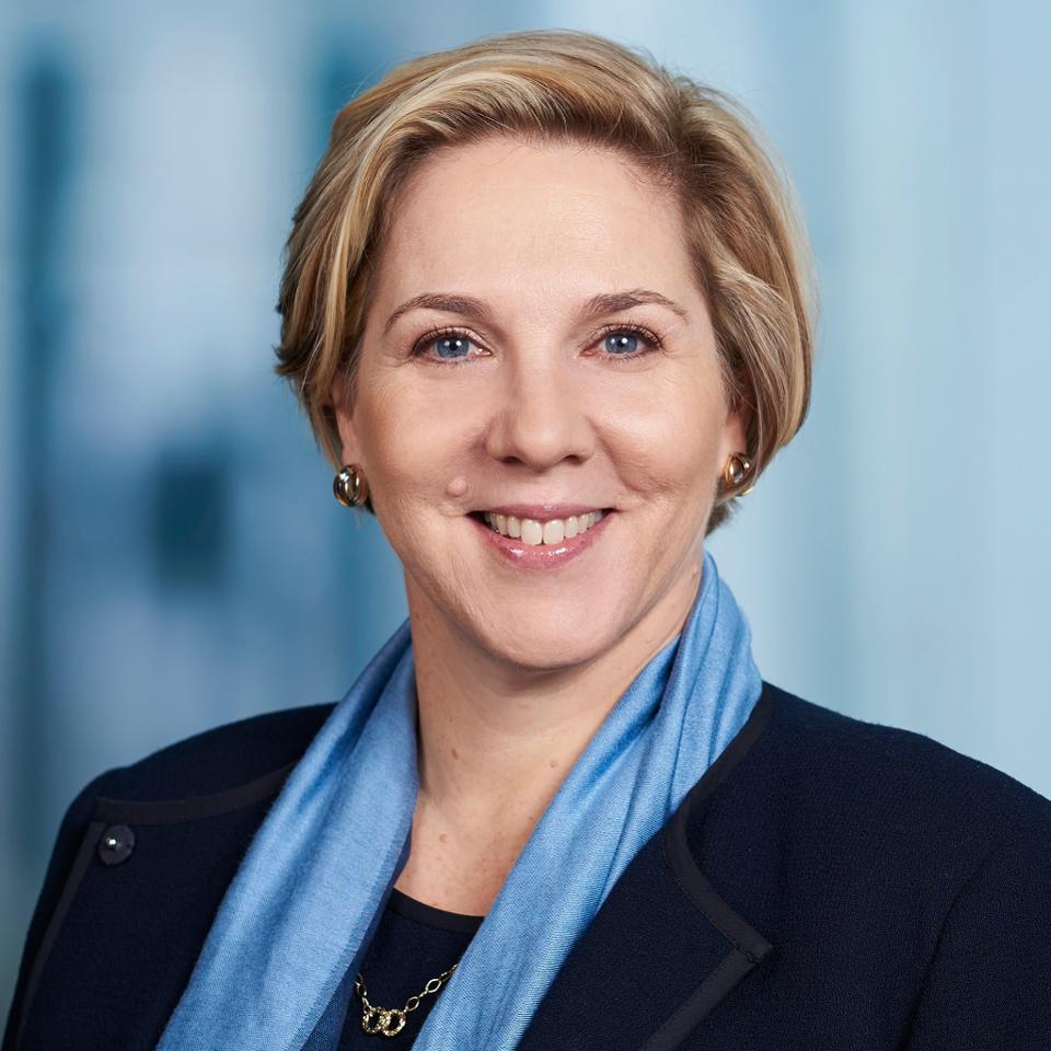 Forbes's tweet photo. Tesla announces that company director Robyn Denholm will replace Elon Musk as its board chair https://t.co/xdYi3quCJu https://t.co/4gRYgJWTO3