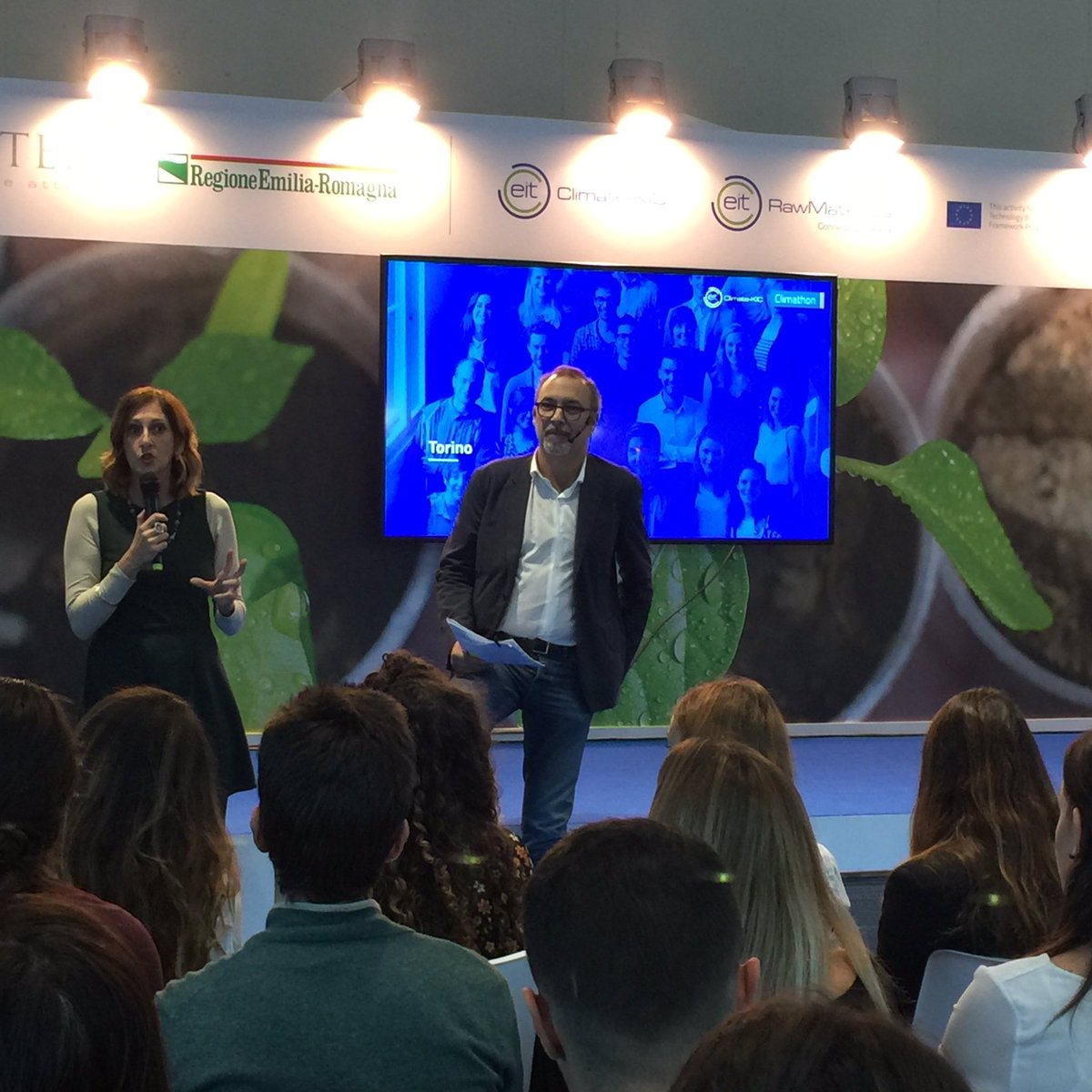 FabioGee_'s tweet photo. #RT @ClimateKICItaly: Emanuela Barreri, direttore di @EnvironmentPark, presenta il team vincitore del #Climathon #Torino progetto #arTree a @Ecomondo https://t.co/D4SPKLTO3B