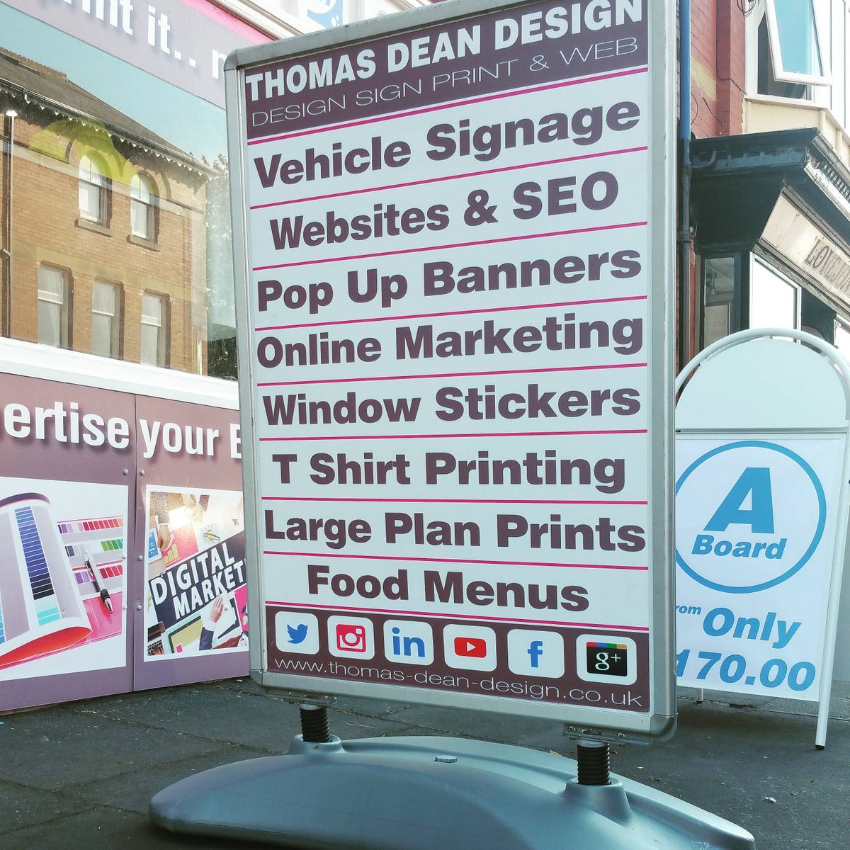 TomasDeanDesign's tweet image. Its official... its winter! Its dark when we go to work and its dark when we come home. Now is the time to make sure your winter signage can be seen in the dark. Contact us for LED lit signage and LED shop front  lighting. thomas-dean-design.co.uk #signlighting #signmaking