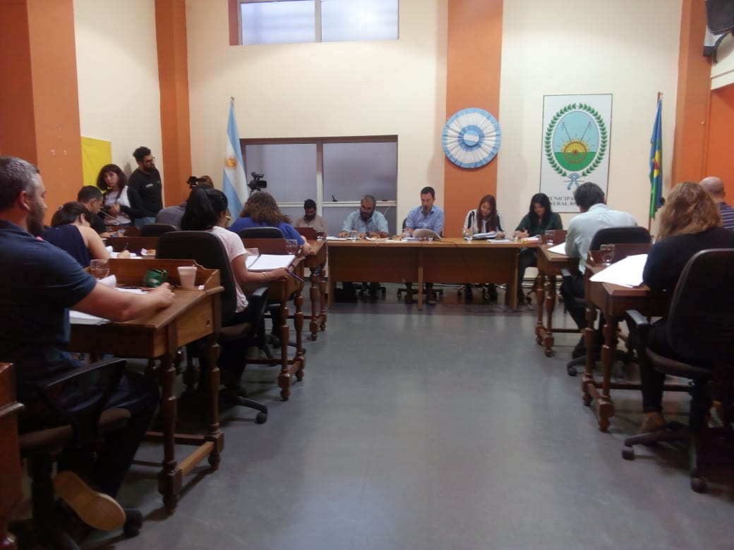 CarlosPazArg's tweet photo. #Ahora | Sesión Ordinaria del Honorable en el @HCDGralRod 

#CarlosPaz #ExperienciaYLealtad ✌ https://t.co/R9BsXFuHNX