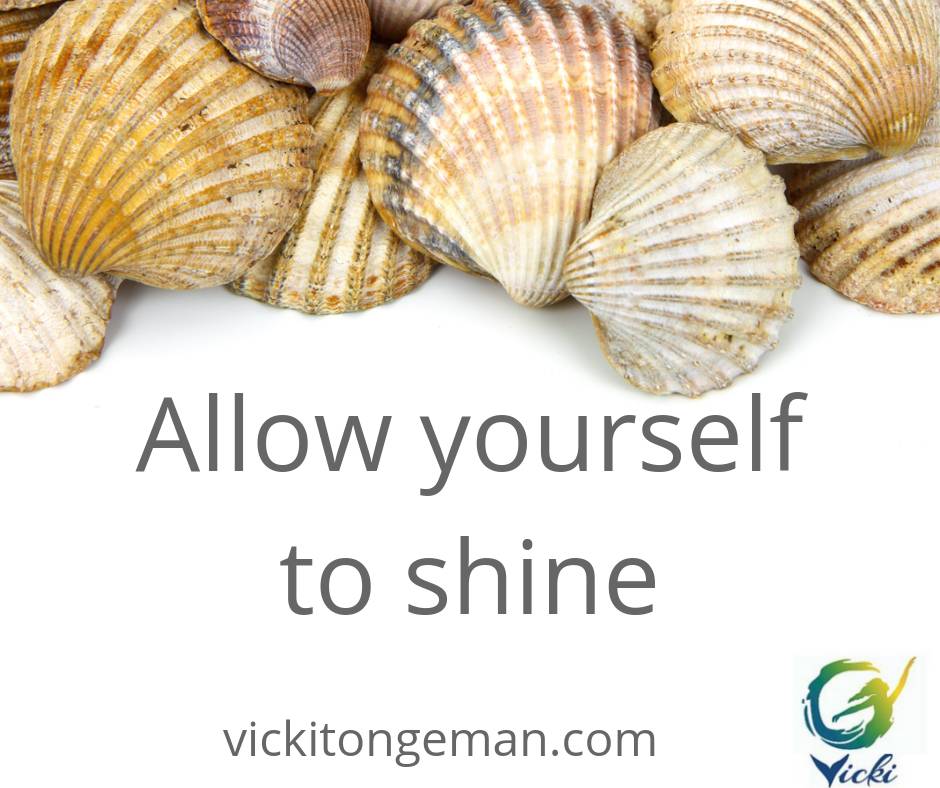 VickiTongeman's tweet image. Allow yourself to shine today! 😁😁😁
#theartofcreating #thursdaythoughts #thursdaymotivation  #freedom #liveyourdreams #positiveliving