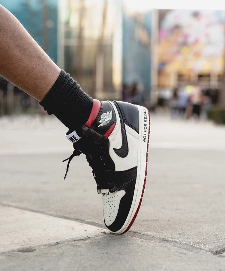 everysize_com's tweet photo. Who took the W? 🔥
If so don’t resale them😉
📸@luxeluce00
#nike #air #airjordan #jordan1 #jordanclub #sneaker #sneakercloset #sneakerculture #sneaks #sneakerlove #hskicks #release #offwhite #red #everysize https://t.co/cHQGZqbv9Y