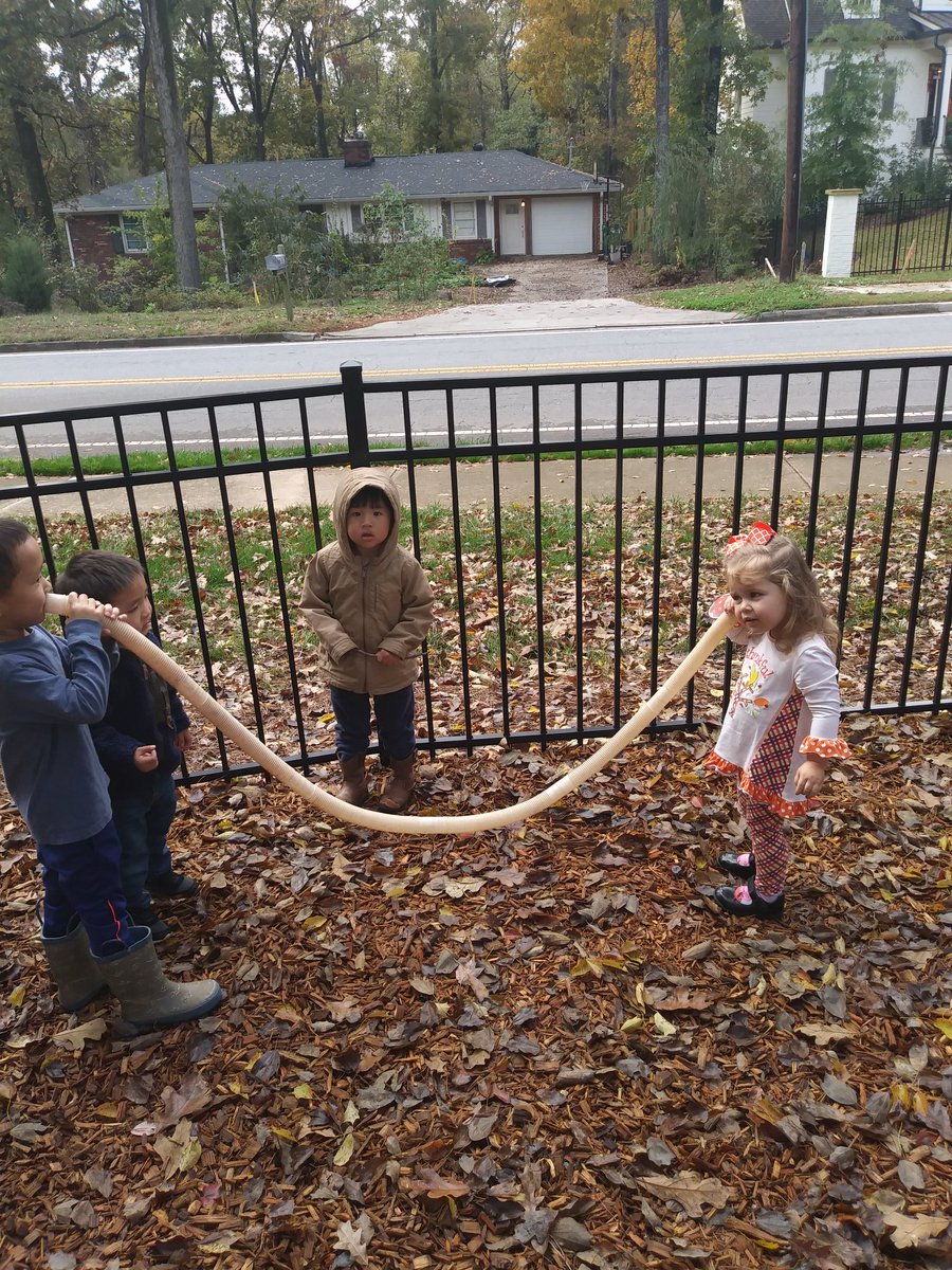 ChamycaC's tweet photo. Let their imagination run wild. Playing telephone with new friends. #mvlittles #imagination https://t.co/ubT05iKdyQ