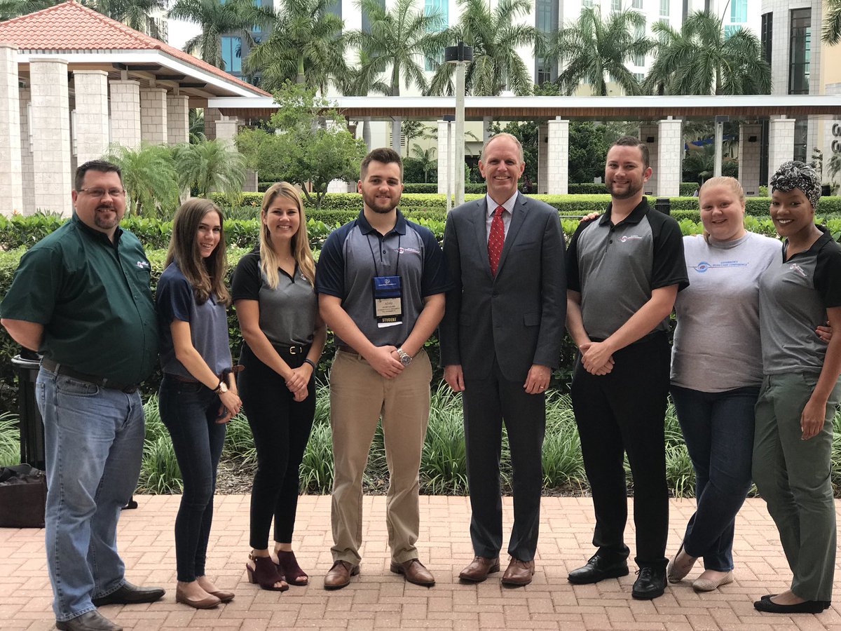 FLGHC_Students's tweet photo. 2018 conference students had the opportunity to meet with a number of influential emergency managers. Who do you want to meet in 2019? #ghc2019 #futureofEM https://t.co/HHkNvJhfrQ