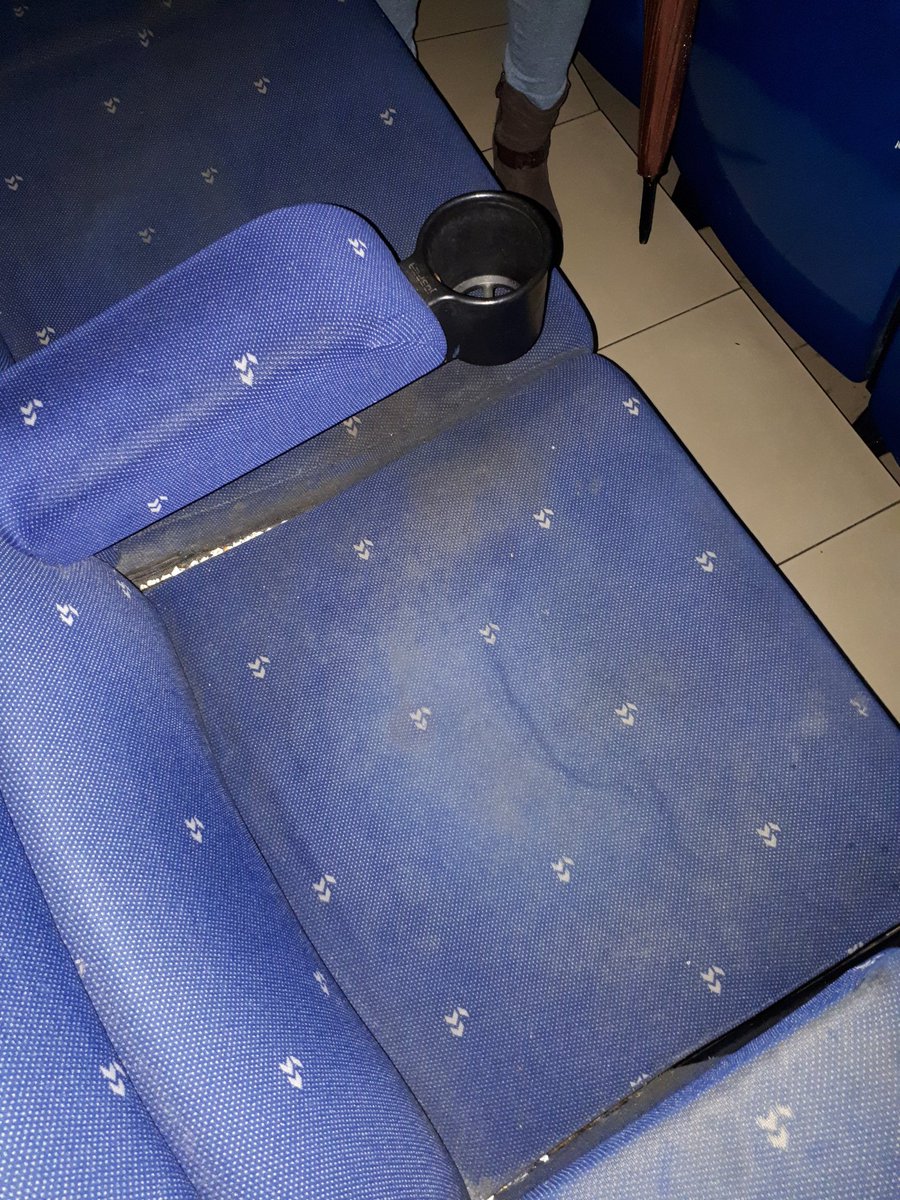 miguelgrdc's tweet photo. Hola, @Cinesur : estas fotos son de hoy 8-11-2018 en la sesión de las 11:35 de la sala 6 de vuestro cine de Sevilla en el CC @NervionPlaza .
Seguro que convendrán que habría que hacer algo al respecto. https://t.co/GXfFdTuPWz