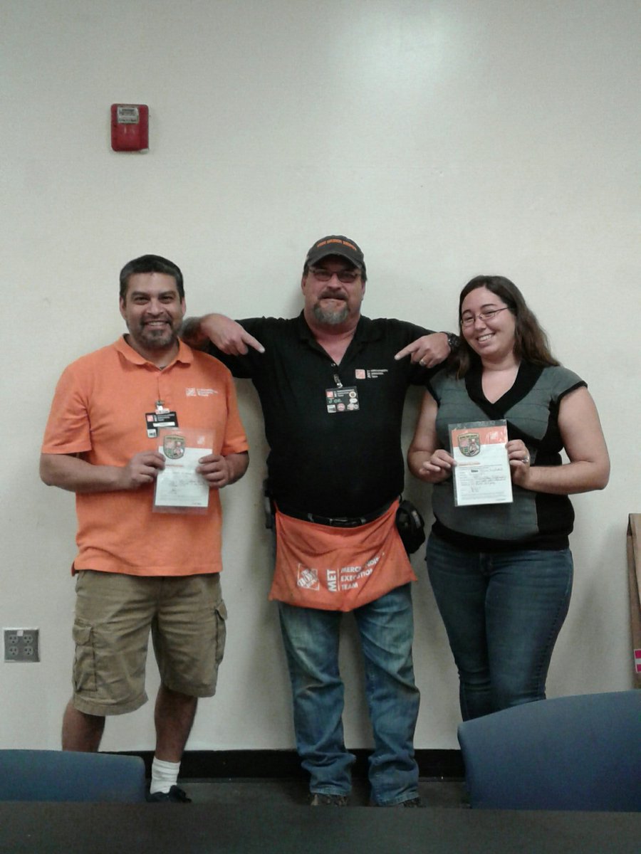 6817MET's tweet photo. Congratulations to Robert Munoz for making Associate of the Month and THANK YOU to Felicia K for keeping the store stocked with supplies and keeping the printers running! @LewisHom @bryanlambert @TaraTalleyTHD @AkinsMel @AmberD @mjrawlinson5 @CarlettaMoney @mudcat1959 https://t.co/1QwzZNqREV