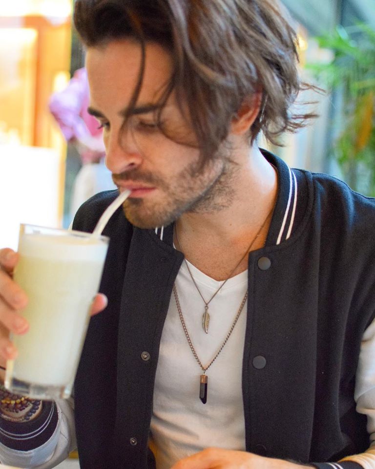 TotiGarnier87's tweet photo. My favorite smoothie is 🍌Banana with milk🍶🥛... and yours? 🤤👀👇🏽👇🏽 https://t.co/8sAyoRWb3Q