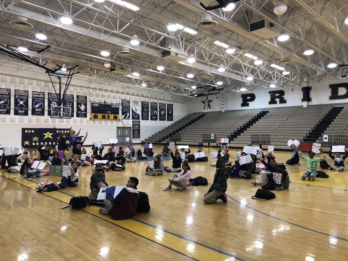 AValles_SRMS's tweet image. Agenda Checks in P.E.!!!! This is why our #GeneralsConquer!!!! @SRidge_MS @SunRidge_AVID