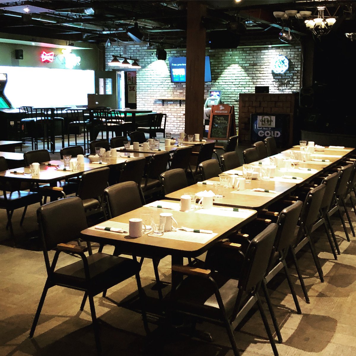 theNobBar's tweet photo. Be it a birthday, retirement, holiday party, or even a breakfast, We are happy to host you at The Nob! For any inquiries- send us a message, visit our website, or give us a call at (204)269-1290 #cheers #parties #thenob #stnorbert #southpembina #winnipeg https://t.co/jxmgthRlVO