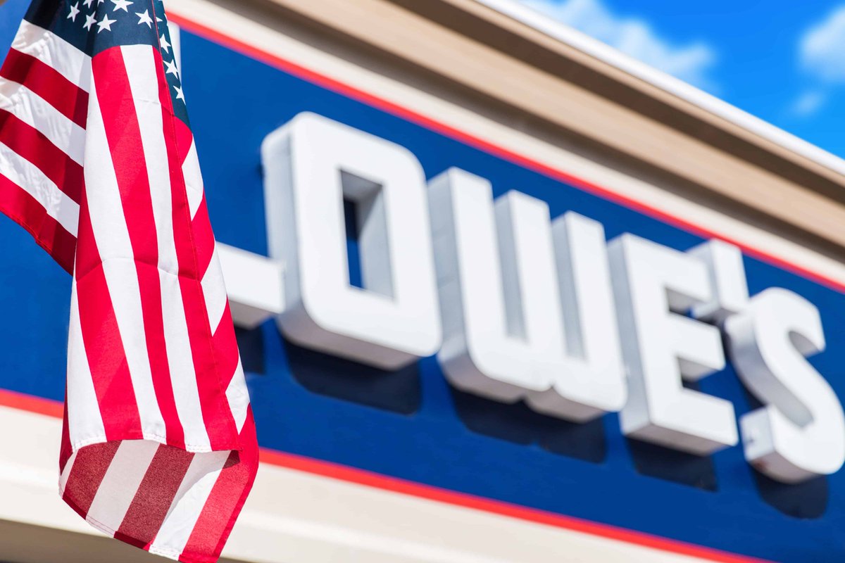 LowesMedia's tweet photo. We will provide free, full-sized flags on Veterans Day to the first 100 customers at every store with purchase. Lowe's will also offer up to 1,000 mini, parade-size flags at each store. https://t.co/j1KLyykTCx https://t.co/pw37WaCoOI