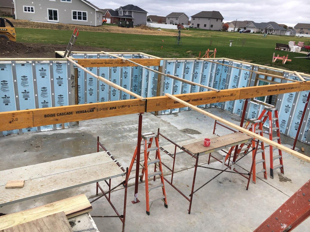 KACC4083's tweet image. #Construction Technology Students Shane Austin, @PeotoneHS
 and Lawson Hebert @bbchs307  working on #House22 basement beams.  #Homebuilder #NewHome #Talented #TogetheratKACC #We&amp;gt;me