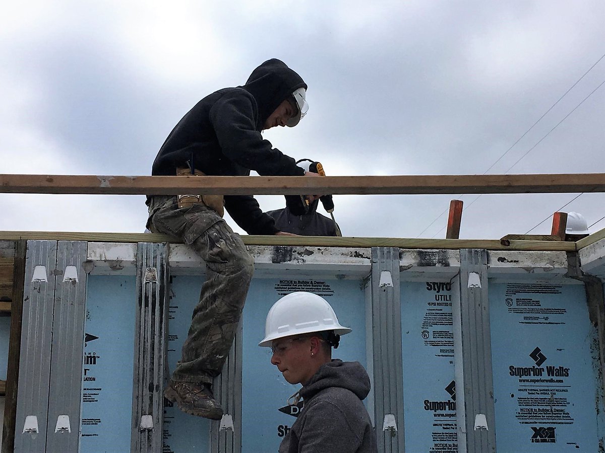 KACC4083's tweet image. #Construction Technology Students Shane Austin, @PeotoneHS
 and Lawson Hebert @bbchs307  working on #House22 basement beams.  #Homebuilder #NewHome #Talented #TogetheratKACC #We&amp;gt;me