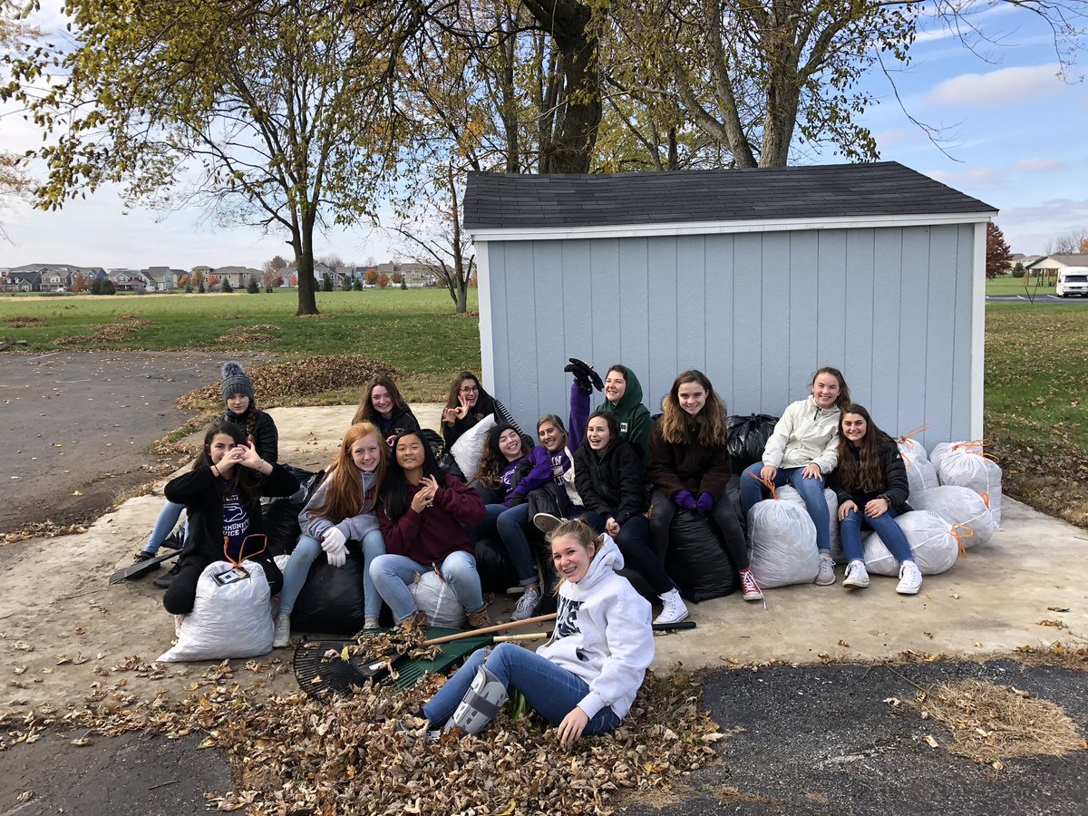 tagandhi's tweet photo. Happy hearts and tired bodies! Yard work at So Big Mountain House today! #gcserves #servewithlove https://t.co/Ke2c4VbgsP