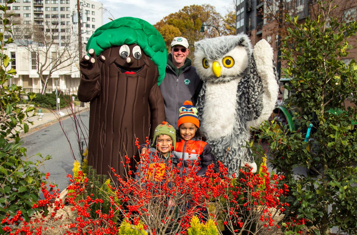 Kick off the holiday season at the Montgomery County Thanksgiving Parade in downtown Silver Spring on Saturday, November 17, 10 am to 12 pm.

Wave to Woody Tree and Otus Owl on our float. And, get ready to catch our goodies: ow.ly/C7Ax30muoMr.

#MoCoThanksParade
