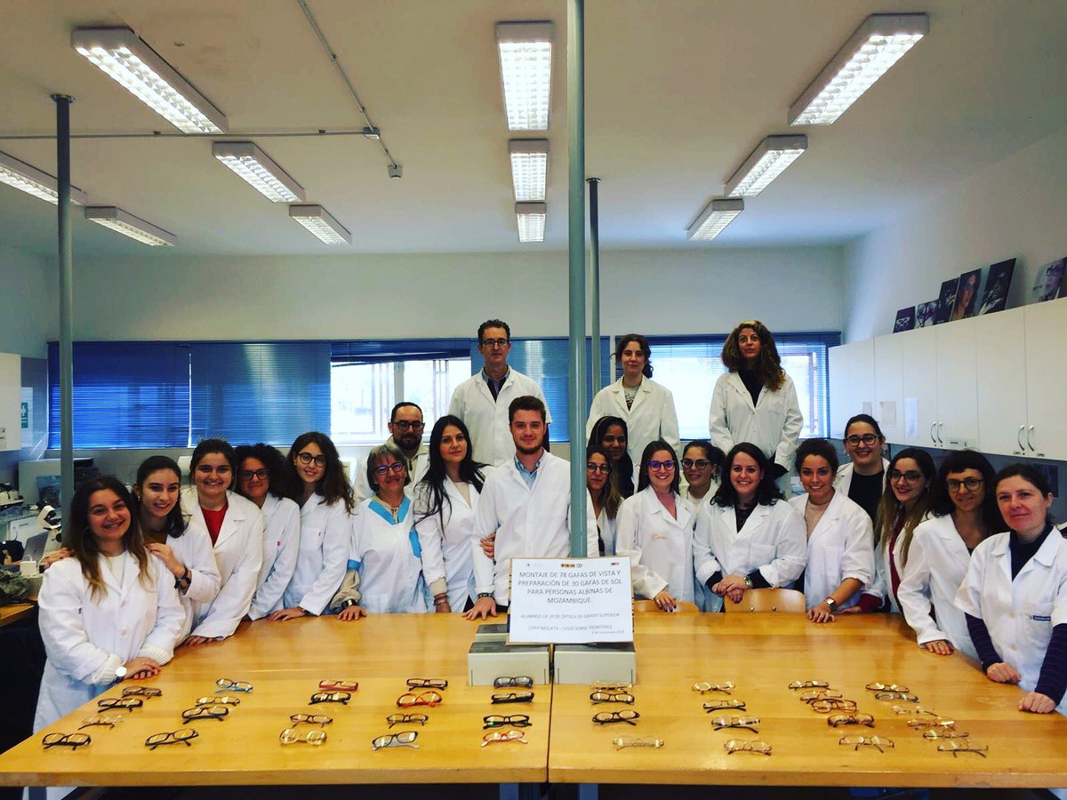 CIPFPMislata's tweet photo. Lxs alumnxs de #2optica han realizado el montaje de 78 gafas de vista y preparación de 30 de sol para personas albinas de Mozambique 🇲🇿 Muchas gracias a todxs ☺️☺️
#fpmislata #fpmislataoptica #lossuperpoderesdelafp #educacion #aps #ciclosformativos #fp @Visiosensefront https://t.co/SV0uDYCtcP