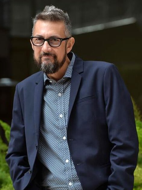 Se n'è andato a soli 50 anni il mio amico Max Croci che prima di essere un regista, prima di essere uno degli uomini più colti di cinema mai incontrati, era un uomo buono. Molto buono. Ciao Max, mi mancheranno i baci che ci davamo.