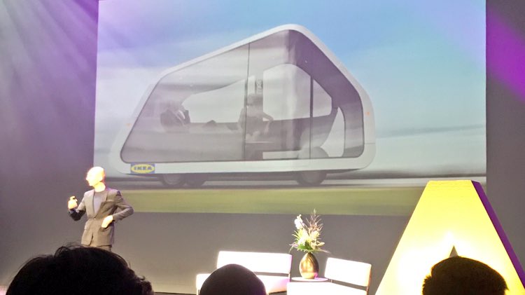 Volgens Roland van der Vorst van Freedomlab zijn verhalen belangrijk omdat ze ons identiteit geven, en ze bepalen hoe we ons in technologie ontwikkelen.

Merken kunnen daarmee een verhaal vertellen dat sturend is voor de technologie.  #TYNY2018