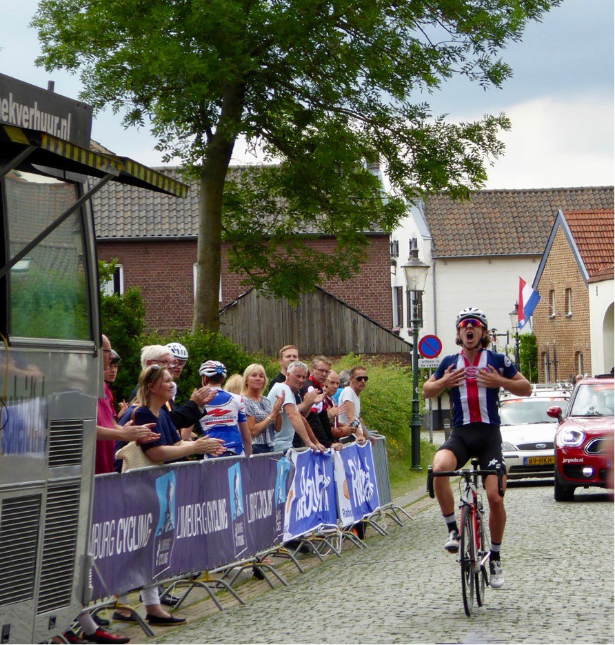 We're not done yet... and happy to announce that Kevin Vermaerke is the next rider to sign with us for next season!! #PROVEIT

More about Kevin here 👉: axeoncycling.com/news/2018_verm…