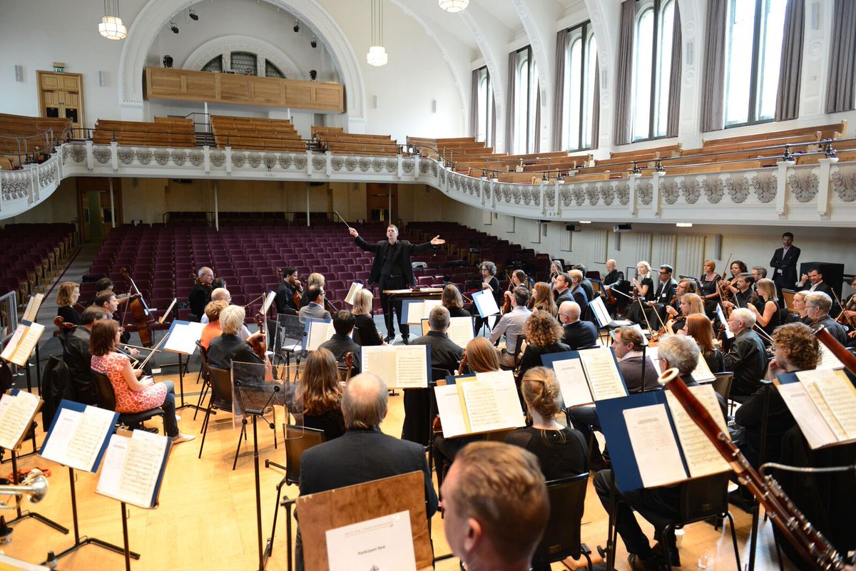 Moving Performance tweet media