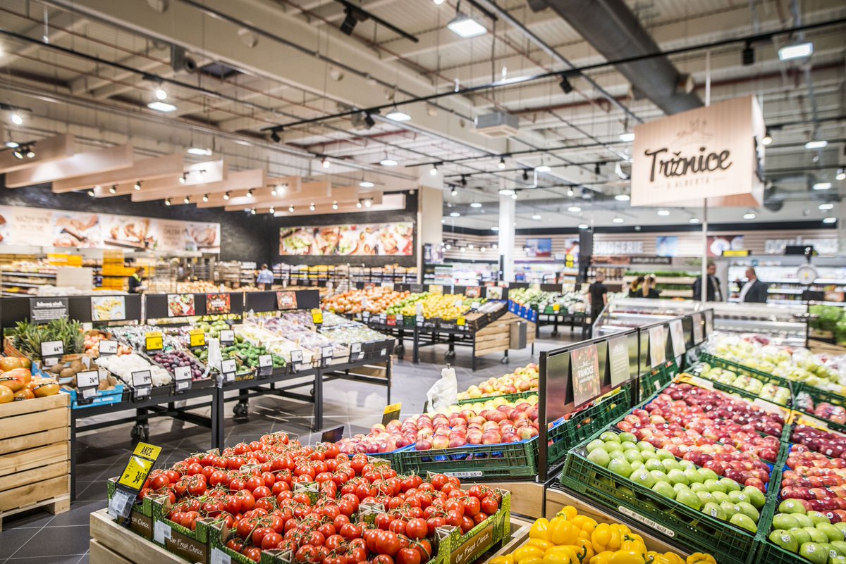Hypermarket Albert v pražském Obchodním centru Čestlice je v novém! Srdcem moderního obchodu je čerstvé tržiště😃. Vyzkoušet můžete i nový Fresh Bar 🍊🥪 či sushi koutek 🍣#novyalbert2018