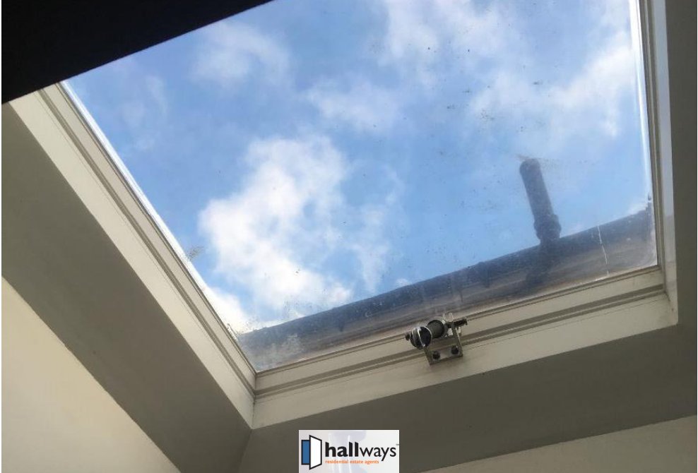 hallwaysprop's tweet photo. New on the #PropertyMarket #StudioFlat #To Rent on St Andrews Road, #Coulsdon. Near #Woodmansterne train. Self-contained|Kitchen area, washing machine &amp; cooking facilities| Separate wet room and toilet|Own entrance|Bills &amp; broadband included
Book viewing @ https://t.co/N8wCd64DV0 https://t.co/K8PVy57Nna
