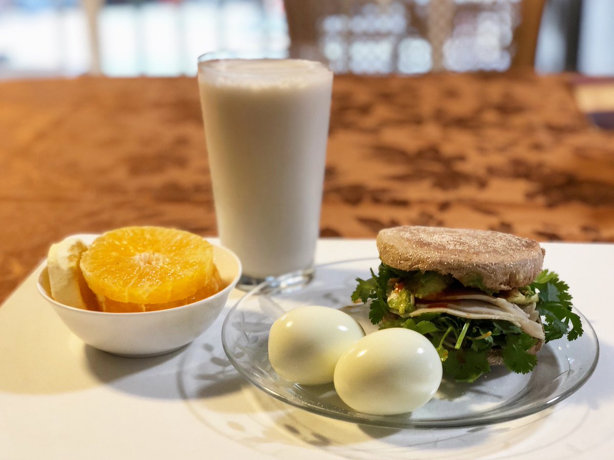 IrongirlNadia's tweet image. TWO weeks to reach racing weight @TurkeyTrotLA, 2 more lbs // I stay committed through the holidays because feeing healthy makes me run happy. Organic ingredients found @milkandeggscom #milkandeggs #racingweight