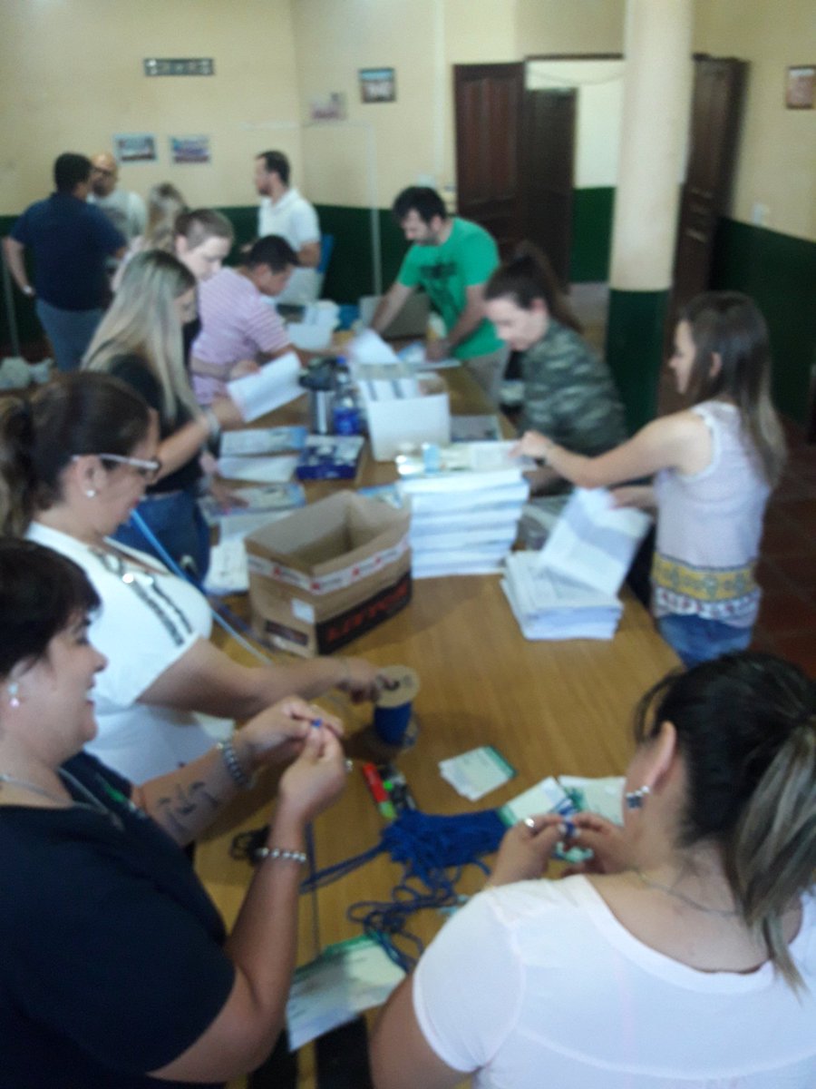 martin_monzonn's tweet photo. A full con los preparativos para el XIII Foro Estudiantes y Docentes de ISFD.
#Normal8
#PtoIguazú.
@mariluleverberg @orlandobishels @alejschrott @Cristia91279904 @robertoadrian82
@MelgarejoSandr2 https://t.co/GfMhGlewwp