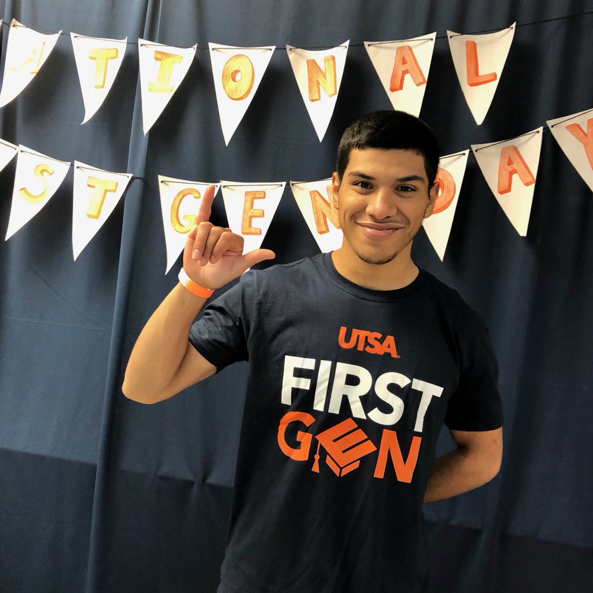 UTSA's tweet image. UTSA is celebrating first-generation students today. Stop by the 1st floor of the @UTSA_StudentU to join in the fun! 
Learn how UTSA supports our first-gen community: bit.ly/2PfOgvG 
#UTSA #FirstGeneration #NationalFirstGenDay