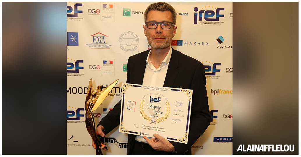 Afflelou's tweet photo. "Ce prix récompense sans doute la volonté d' entreprendre, mais surtout une exigence collective." Yann Bouchet (ALAIN AFFLELOU Acousticien) a remporté le Trophée d’Or délivré par la @federationIREF. #TropheesIREF2018 #NousCestAfflelou 🥇 https://t.co/yJqk9eCTJd