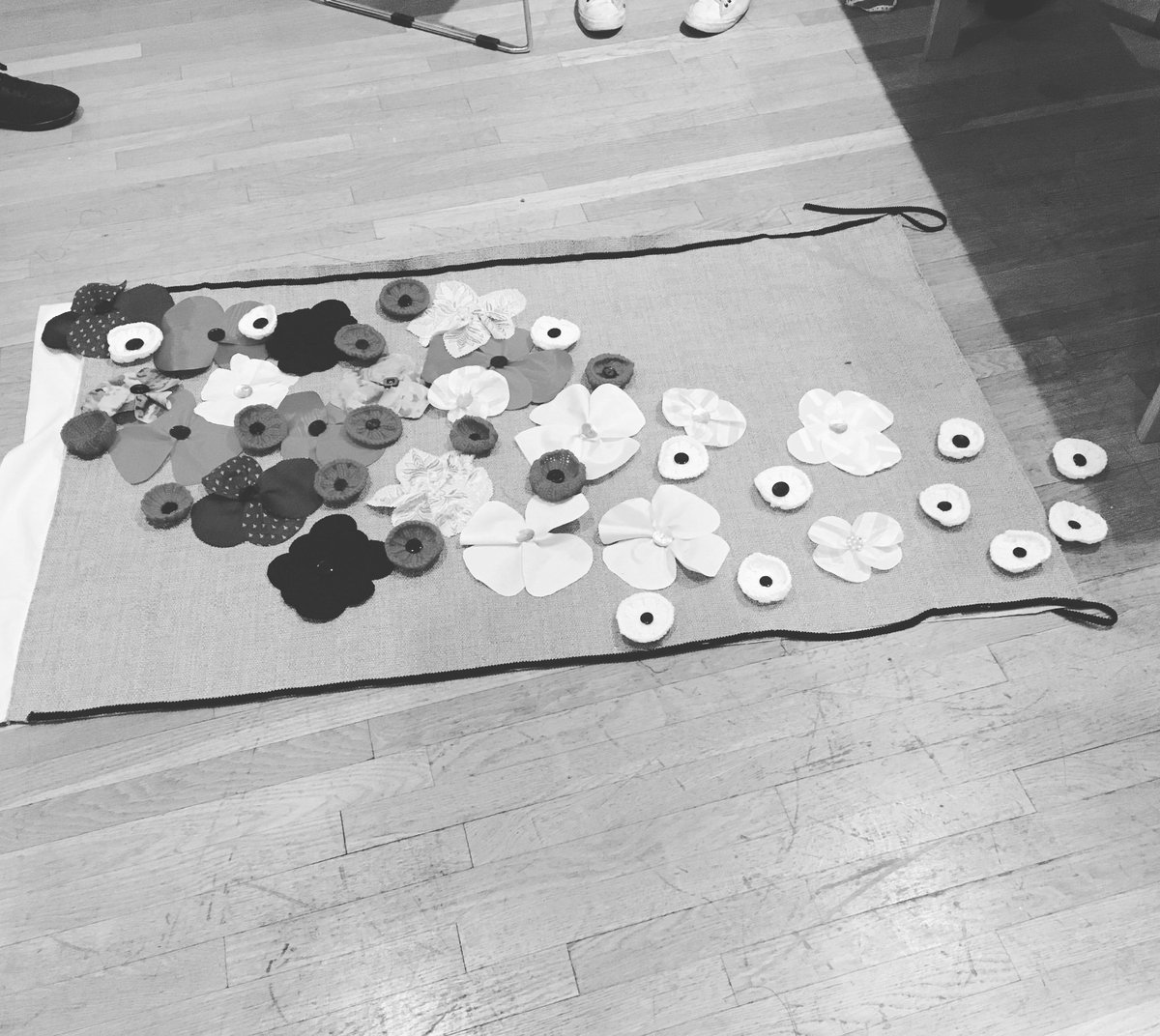 To see these two beautiful banners displayed in full join us tomorrow for the #Clocktowerlate 6-9pm #croydonremembers #lacebanner #croydonlacemakers #poppiesforremembrance #poppiesforpeace #blackpoppyroses #poppiesforanimals #forgetmenots #armistice100 #museumofcroydon